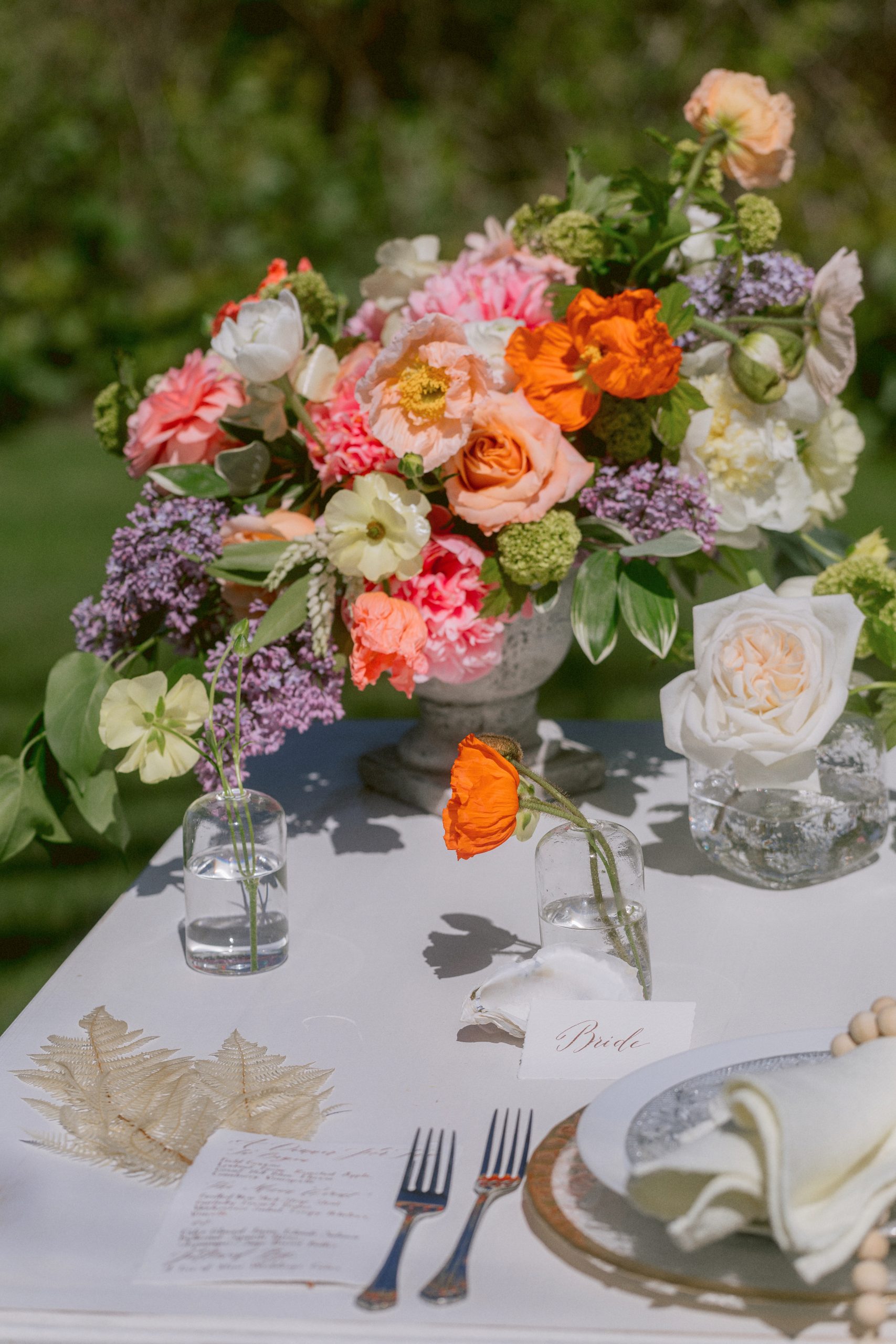 A multicolored bouquet on a white linen tablecloth